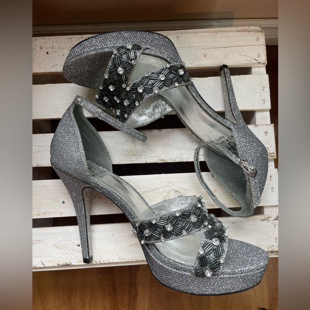 Sparkly Adrianna Papell Silver Platform Heels with Rhinestones & Beads Sz 9.5